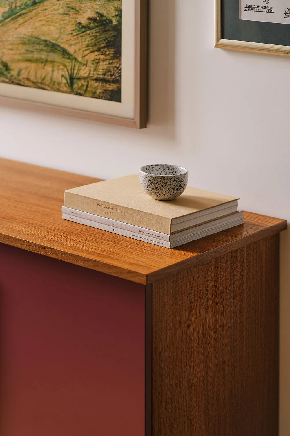 Un merveilleux éclairage, détails rétro et verdure à travers la fenêtre : appartement à Cracovie - Gallery image 8