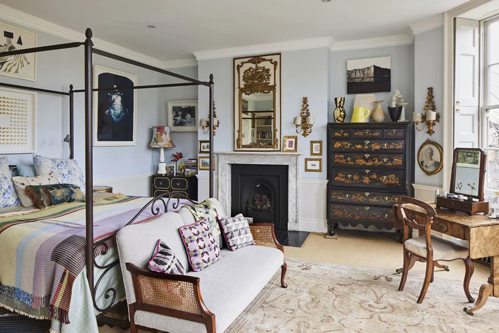 Bold Colors and Decor in Georgian Townhouse Interiors in London - Gallery image 18