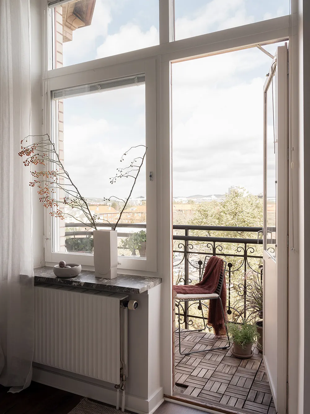 High ceilings and refined modern decor: small apartment in Goteborg (49 sqm) - Gallery image 22
