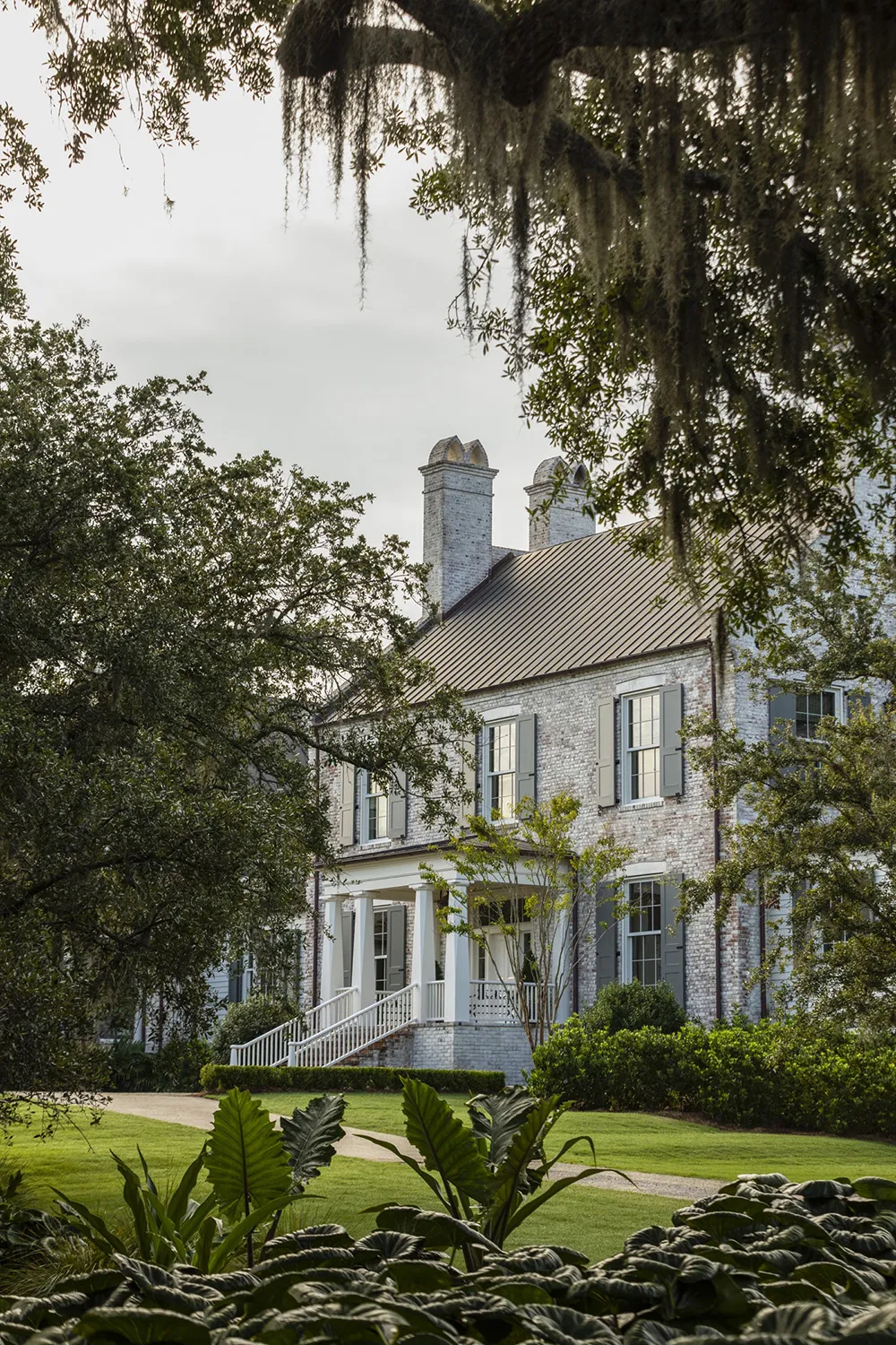 पारंपरिक लेकिन हल्का एवं आकर्षक: चार्ल्सटन में स्थित “आइलैंड हाउस” - Gallery image 1