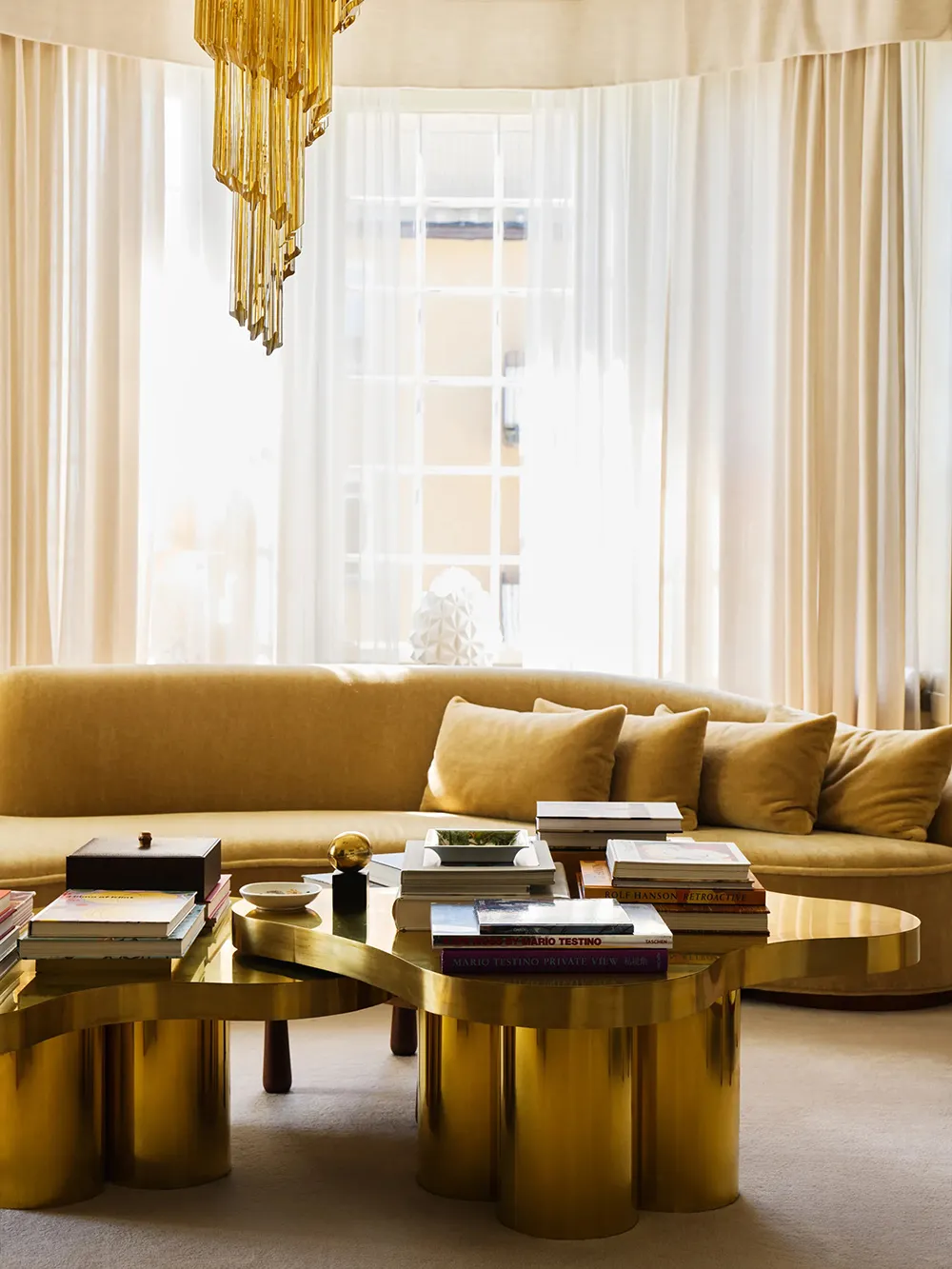 Arte, paredes decorativas y diseño elegante: un interior escandinavo no convencional en Estocolmo - Gallery image 2