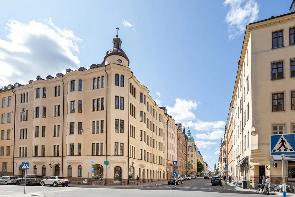 Темний під і біла меблі: квартира в Стокгольмі (90 кв. м) - Gallery image 30