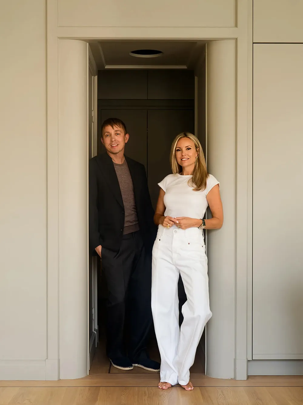 Arte, paredes decorativas y diseño elegante: un interior escandinavo no convencional en Estocolmo - Gallery image 14