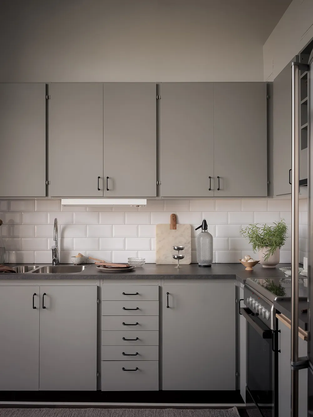 High ceilings and refined modern decor: small apartment in Goteborg (49 sqm) - Gallery image 17