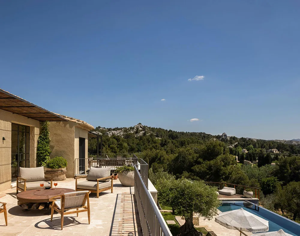Beautiful villa on a hill in Provence, inspired by traditional regional architecture - Gallery image 19