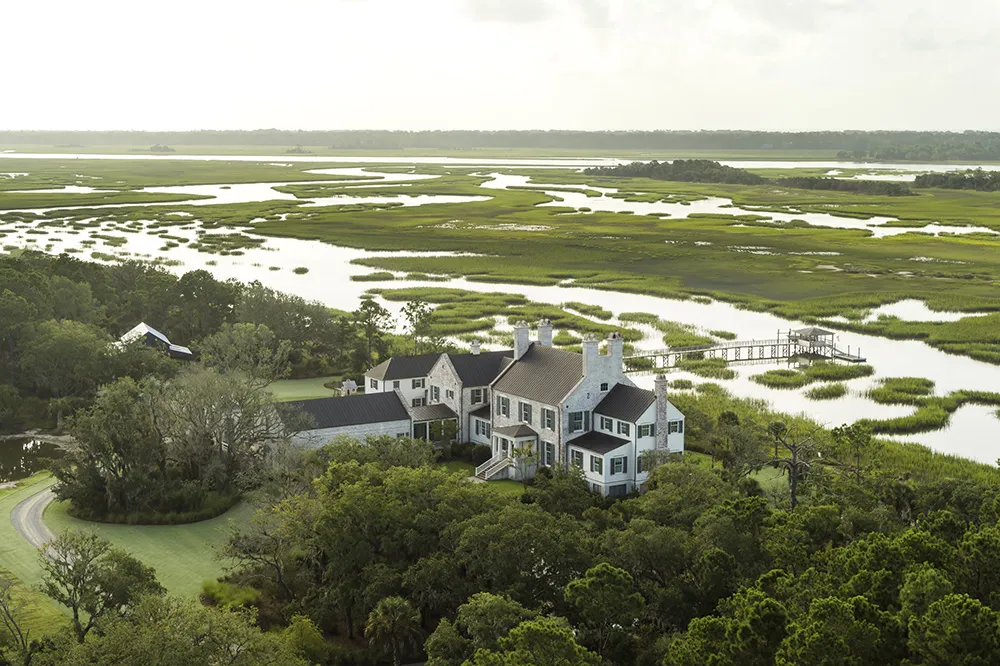 पारंपरिक लेकिन हल्का एवं आकर्षक: चार्ल्सटन में स्थित “आइलैंड हाउस” - Gallery image 2