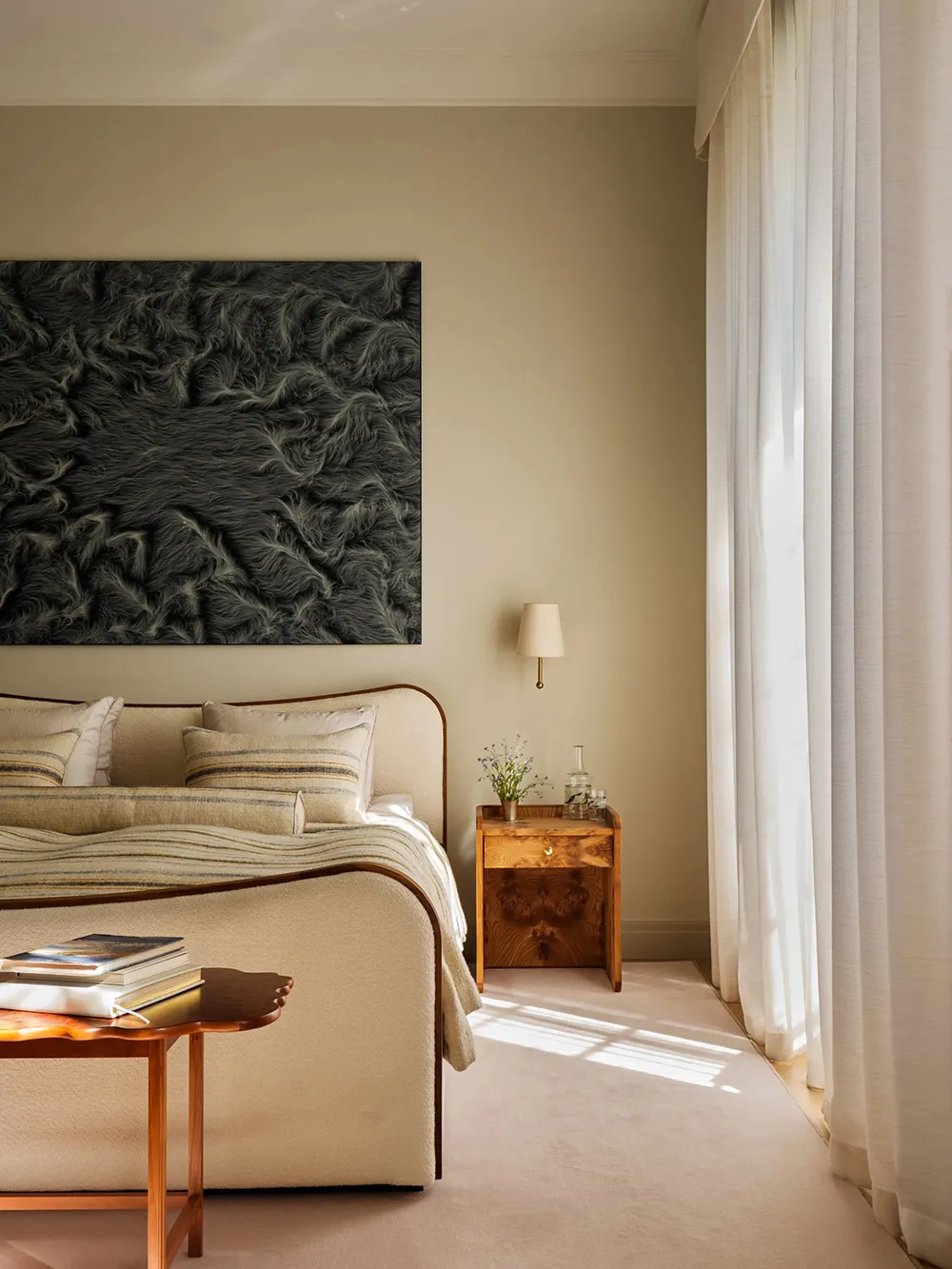 Arte, paredes decorativas y diseño elegante: un interior escandinavo no convencional en Estocolmo - Gallery image 9