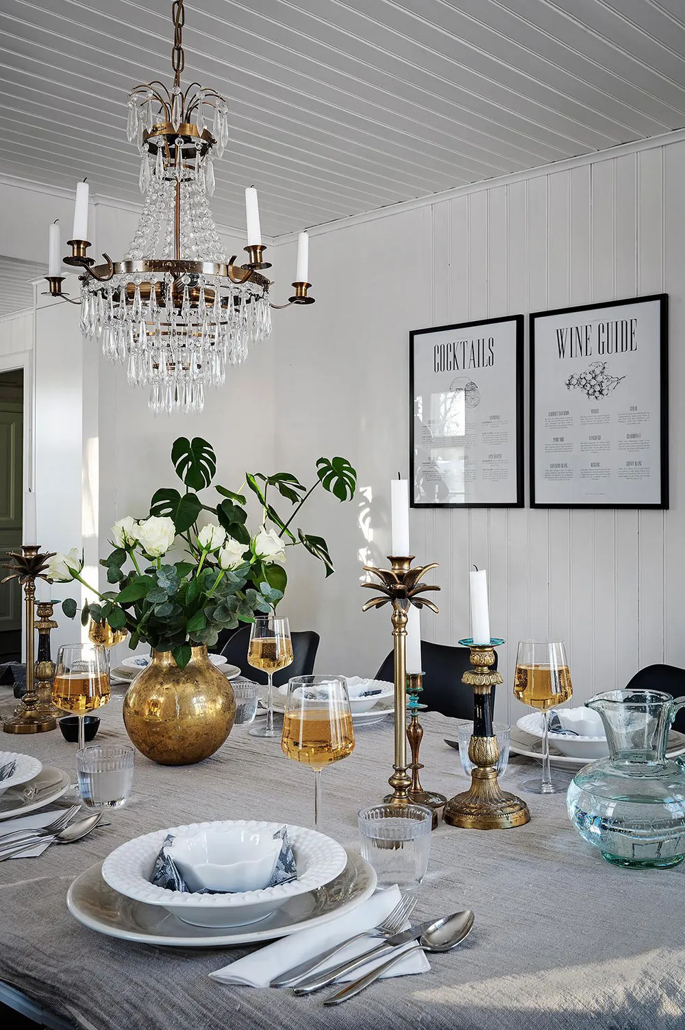 Villa blanche en Suède avec intérieurs noir et blanc - Gallery image 11