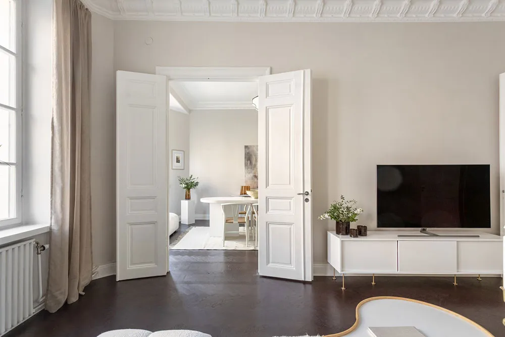 Темний під і біла меблі: квартира в Стокгольмі (90 кв. м) - Gallery image 4