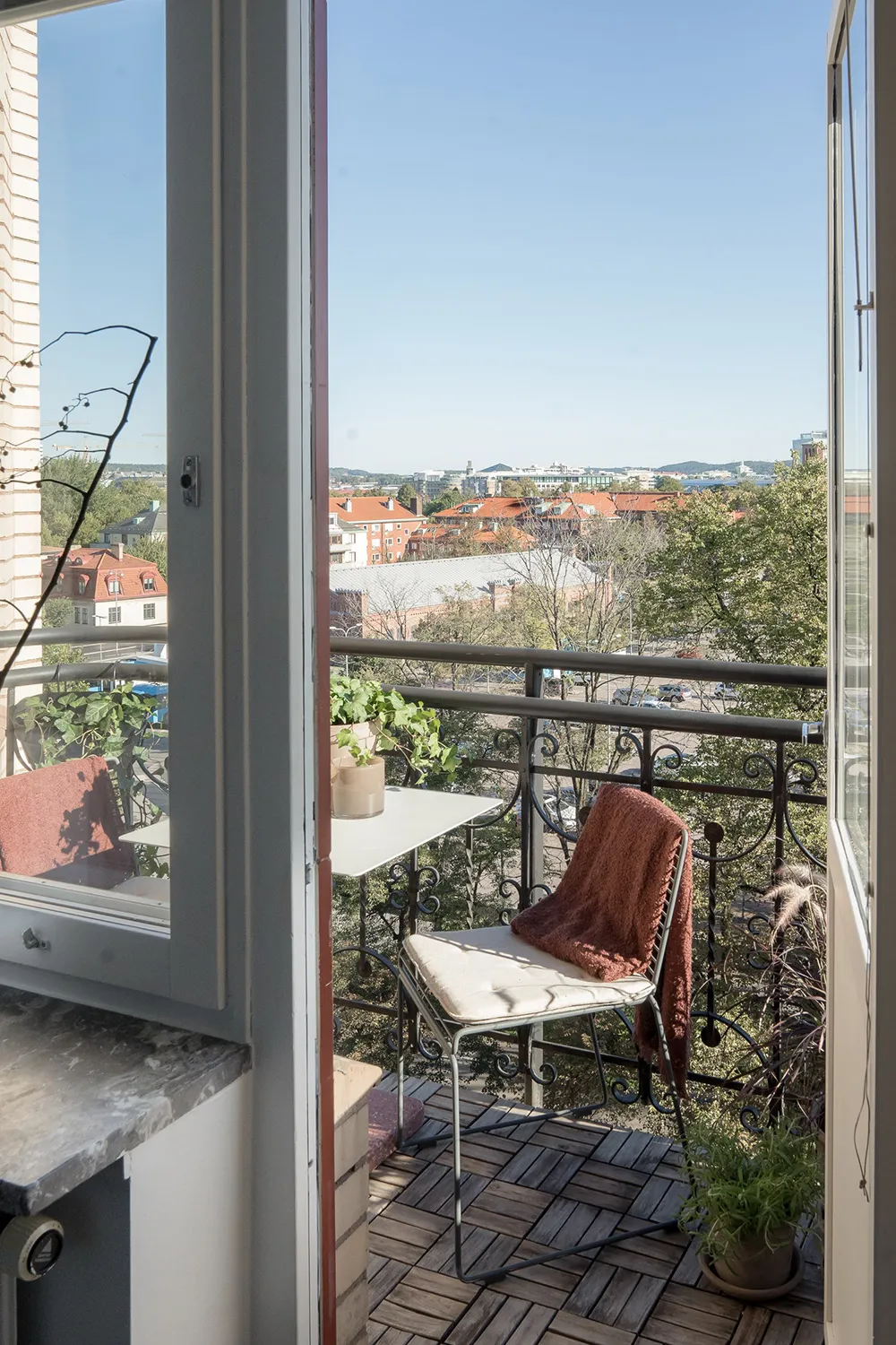 High ceilings and refined modern decor: small apartment in Goteborg (49 sqm) - Gallery image 23