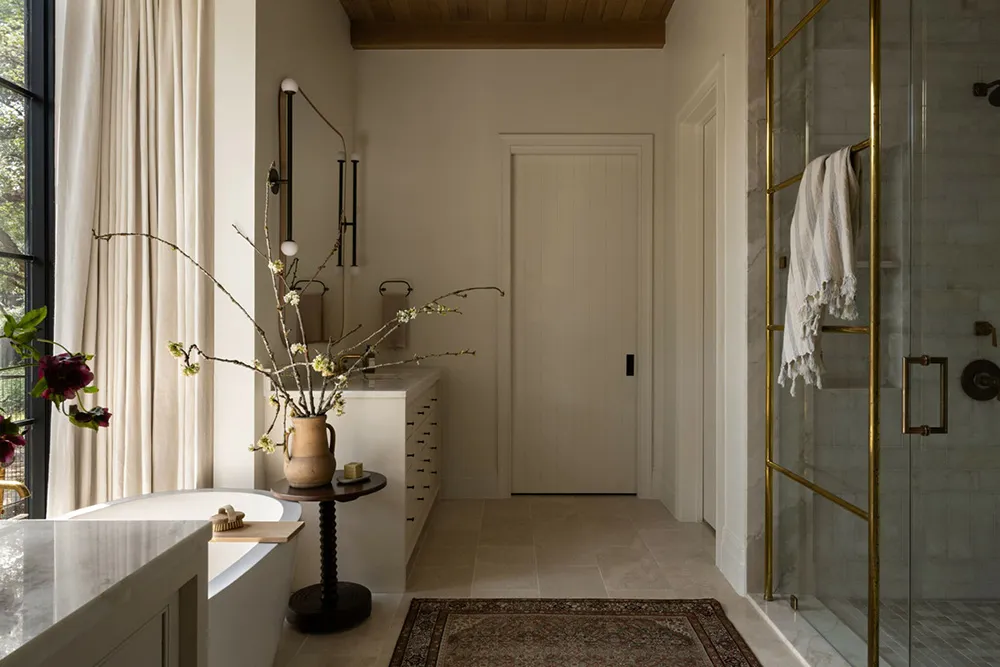 Agradable mezcla del estilo tradicional y moderno en el diseño de casas en Texas - Gallery image 28