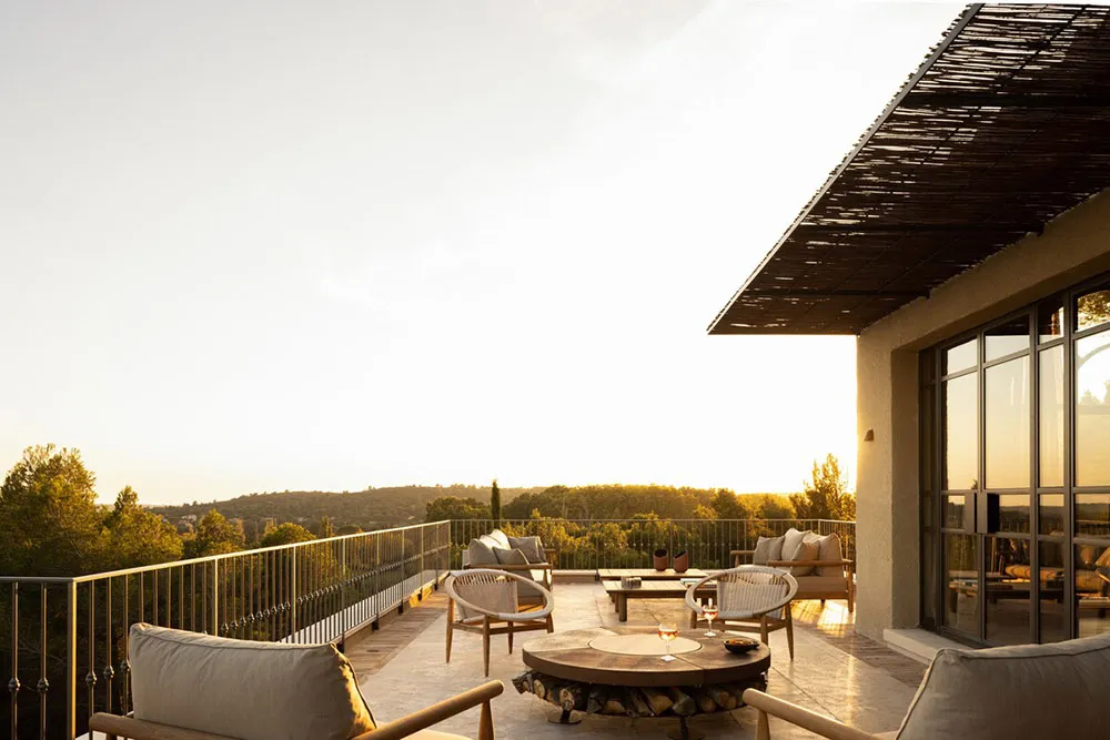 Beautiful villa on a hill in Provence, inspired by traditional regional architecture - Gallery image 15