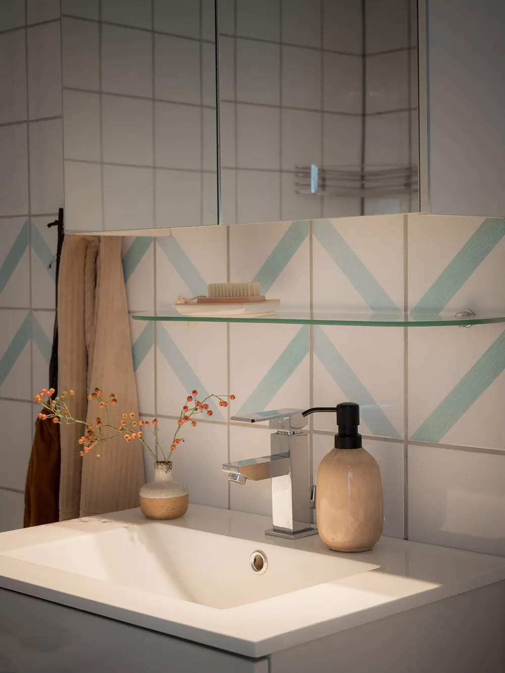 High ceilings and refined modern decor: small apartment in Goteborg (49 sqm) - Gallery image 27