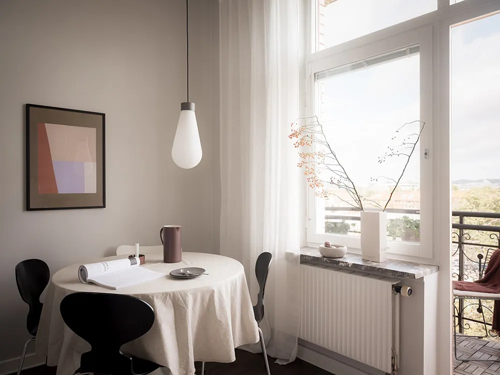 High ceilings and refined modern decor: small apartment in Goteborg (49 sqm) - Gallery image 19