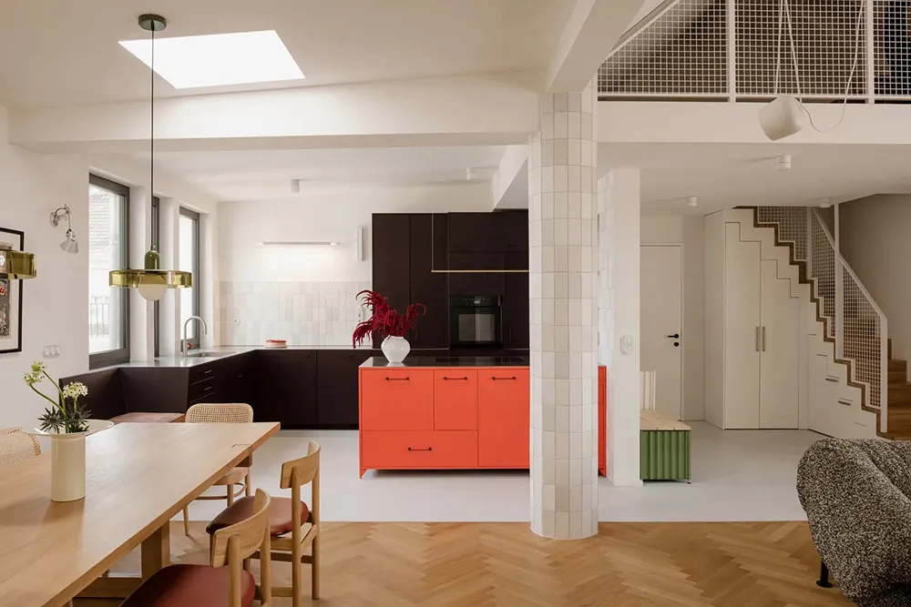 Urocze i nowoczesne mieszkanie rodzinalne pod dachem w Berlinie - Gallery image 2