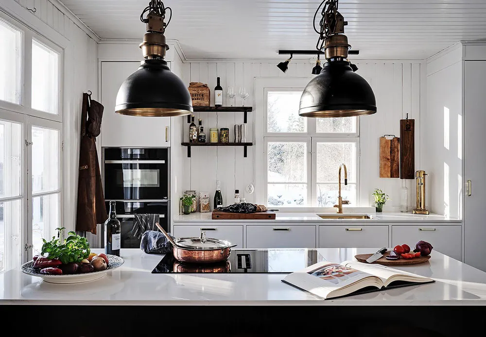 Villa blanche en Suède avec intérieurs noir et blanc - Gallery image 7