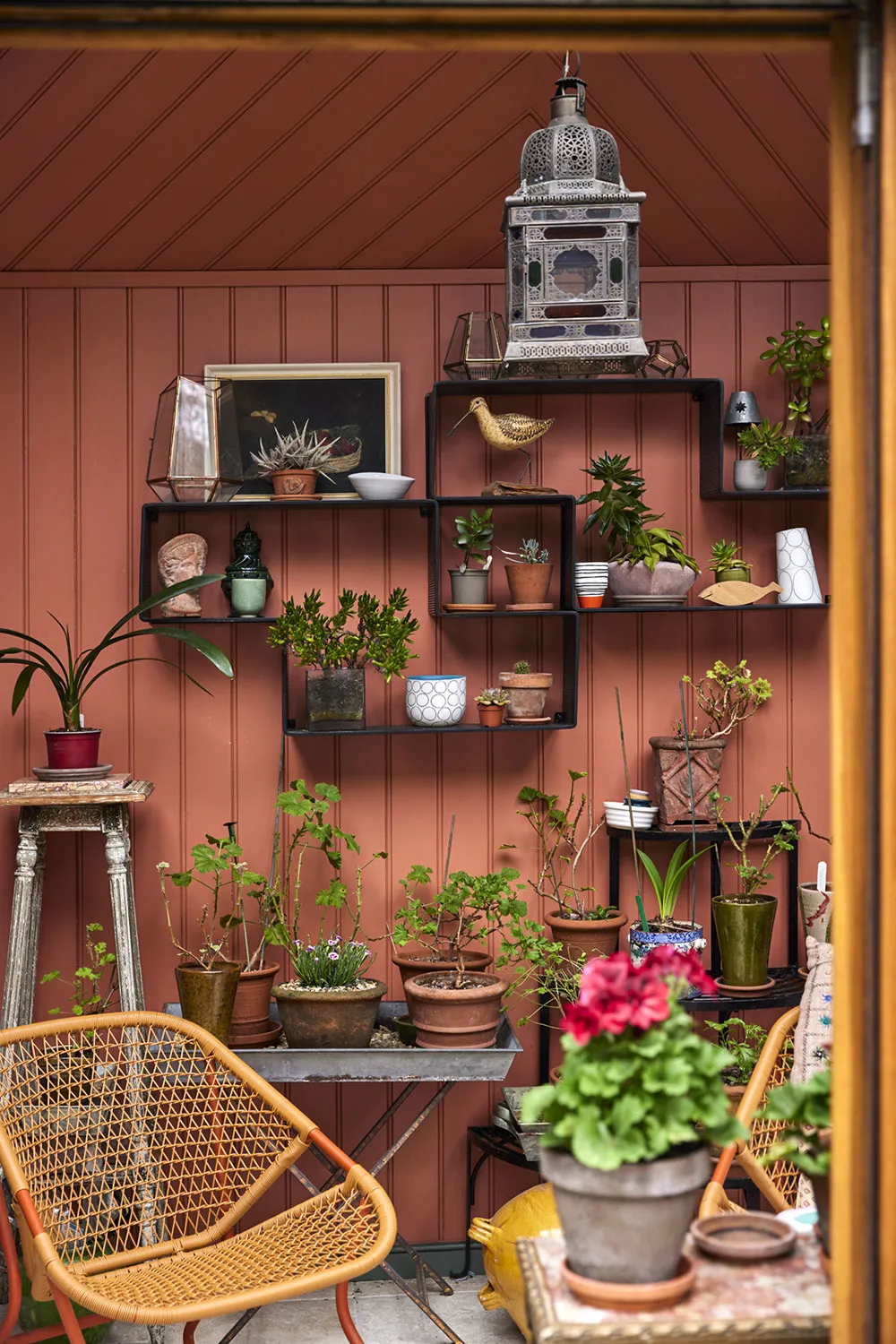 Bold Colors and Decor in Georgian Townhouse Interiors in London - Gallery image 16