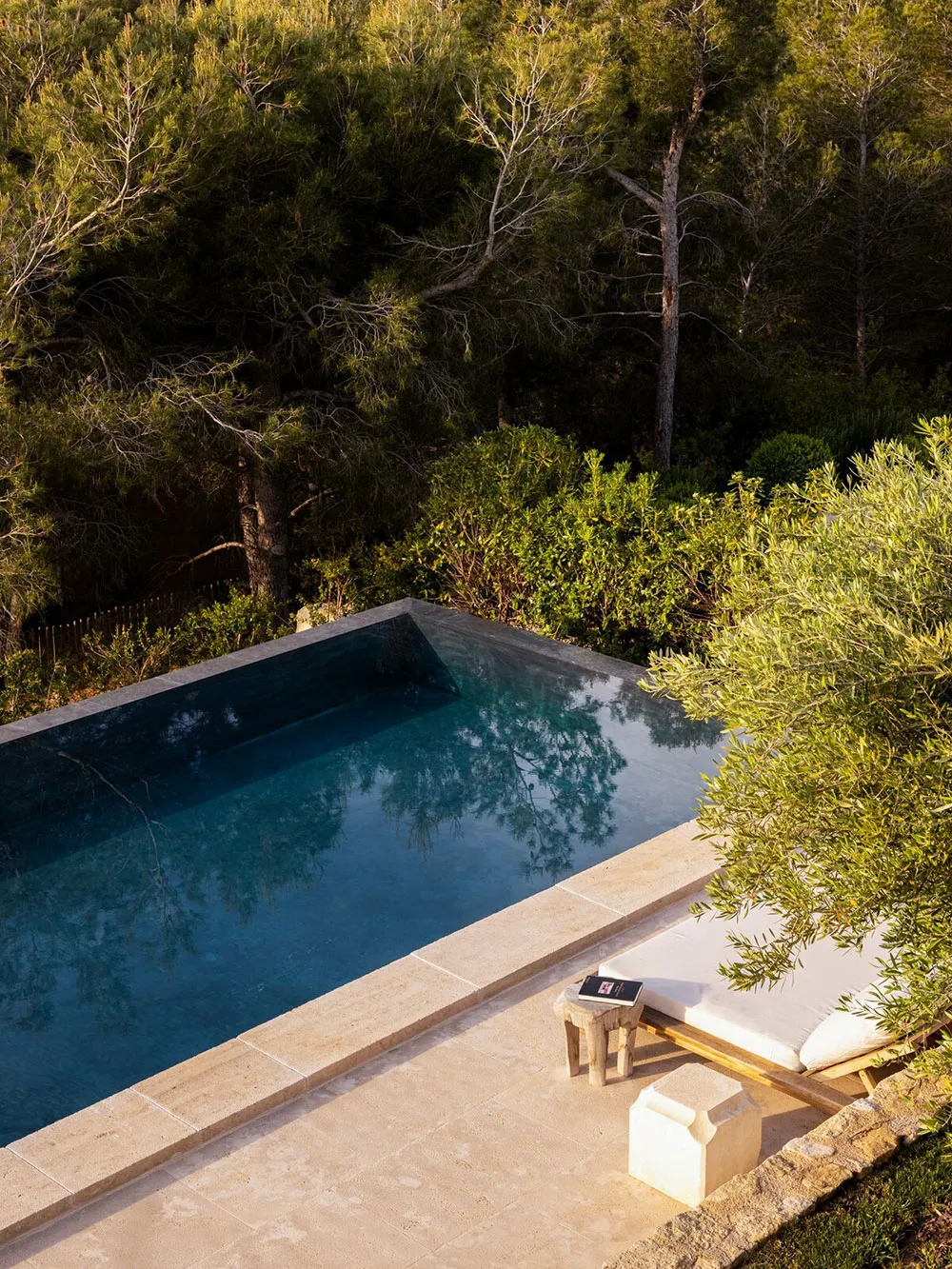 Beautiful villa on a hill in Provence, inspired by traditional regional architecture - Gallery image 2