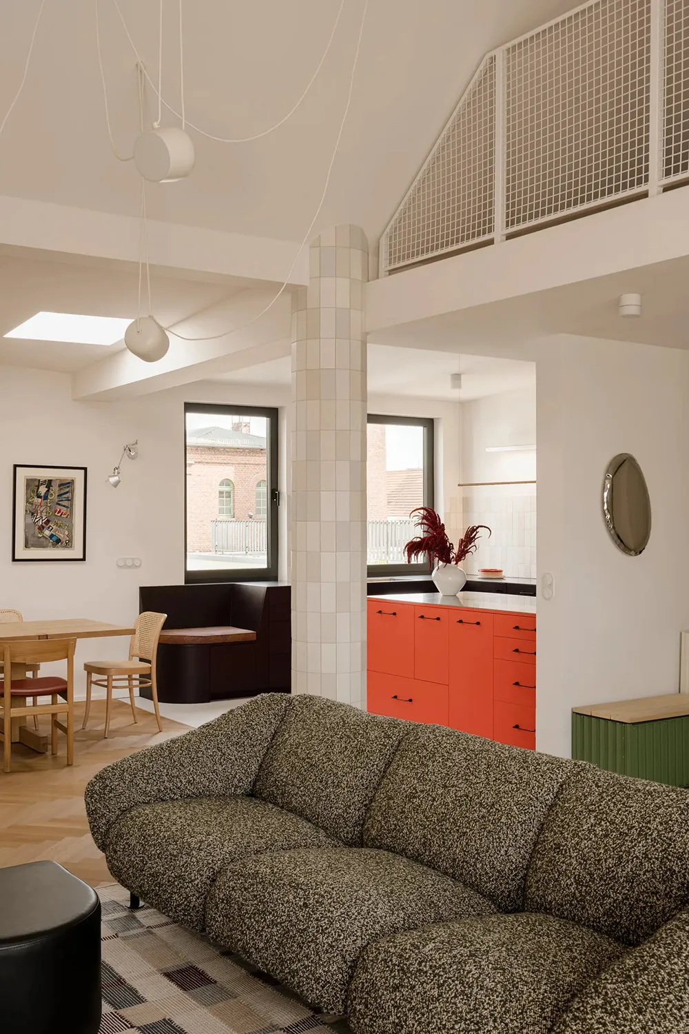 Urocze i nowoczesne mieszkanie rodzinalne pod dachem w Berlinie - Gallery image 3