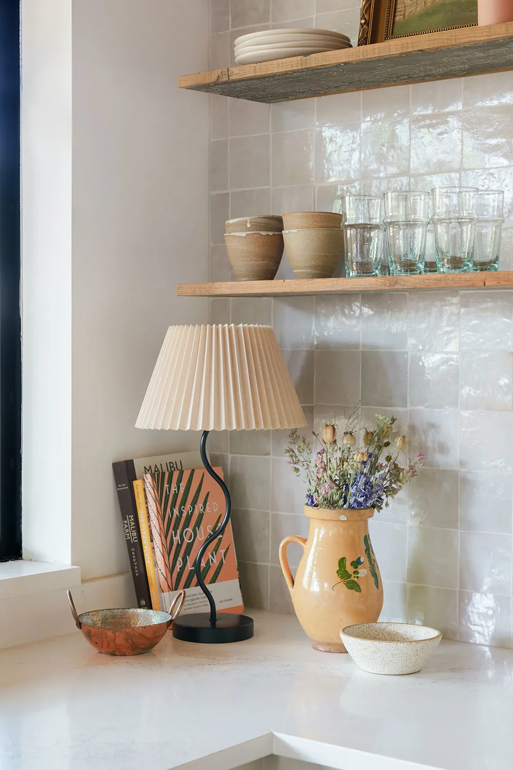 Intérieurs lumineux et chaleureux dans le style industriel à Austin - Gallery image 2