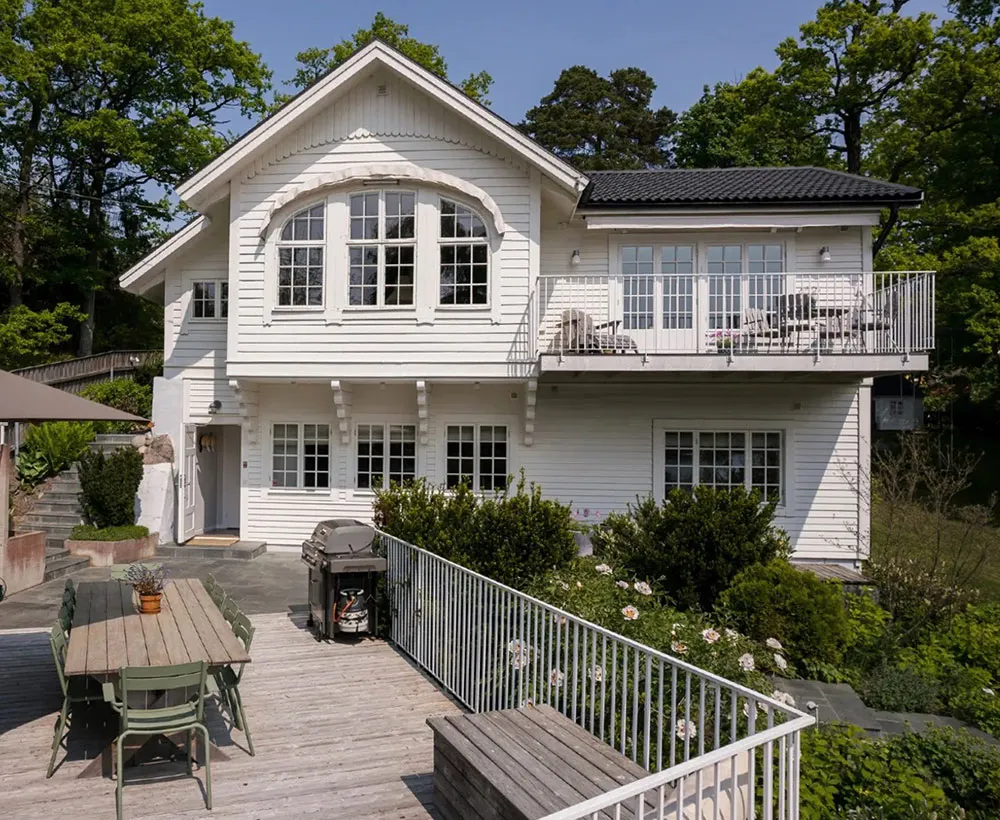 Charmante villa blanche sur le lac en Suède - Gallery image 1