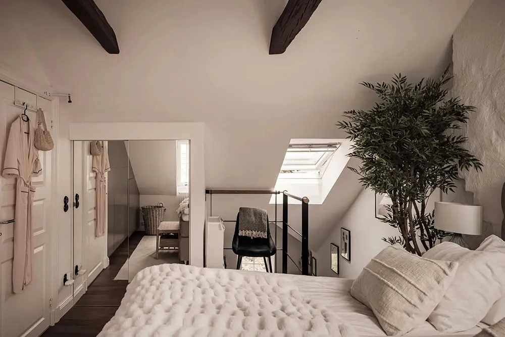 Nowoczesna mansarda w spokojnej gamie kolorów (78 m²) - Gallery image 19