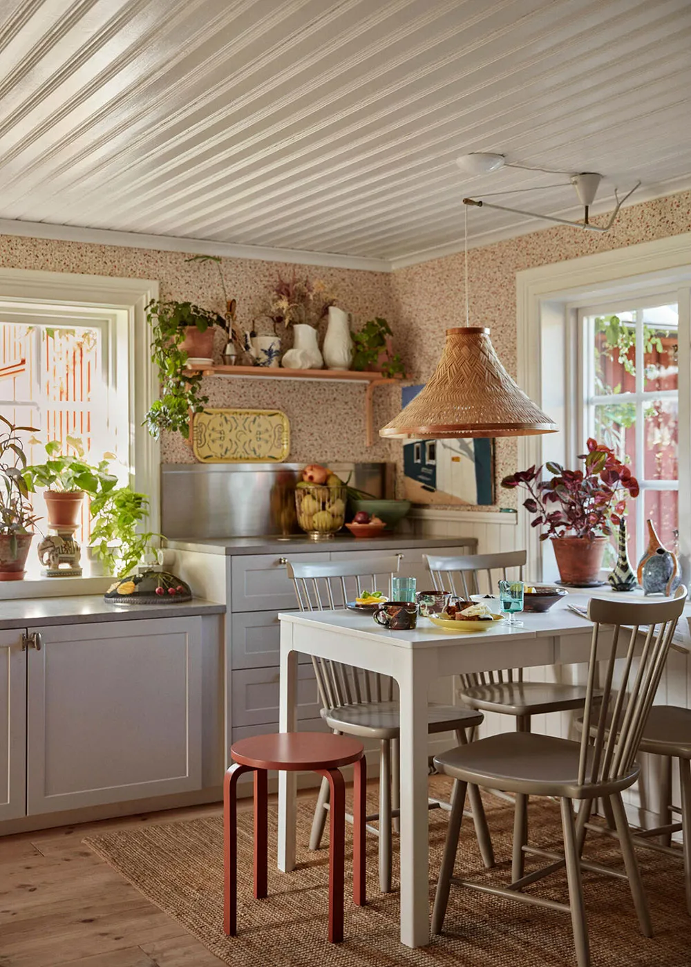 Una casa de campo brillante y acogedora de un periodista en Suecia - Gallery image 3