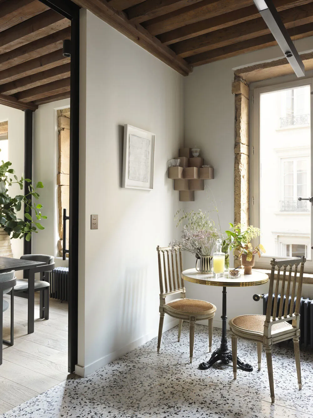 Geometría inusual y vintage: diseño de apartamento en Lyon - Gallery image 4