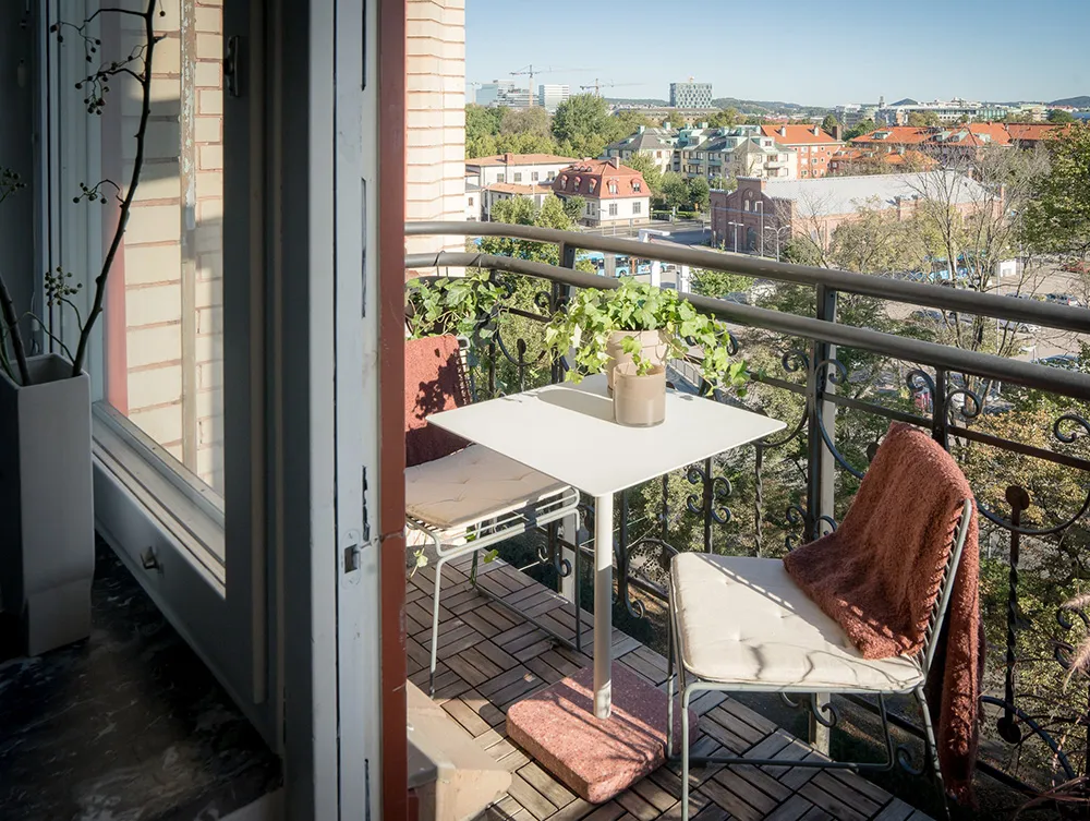 High ceilings and refined modern decor: small apartment in Goteborg (49 sqm) - Gallery image 24