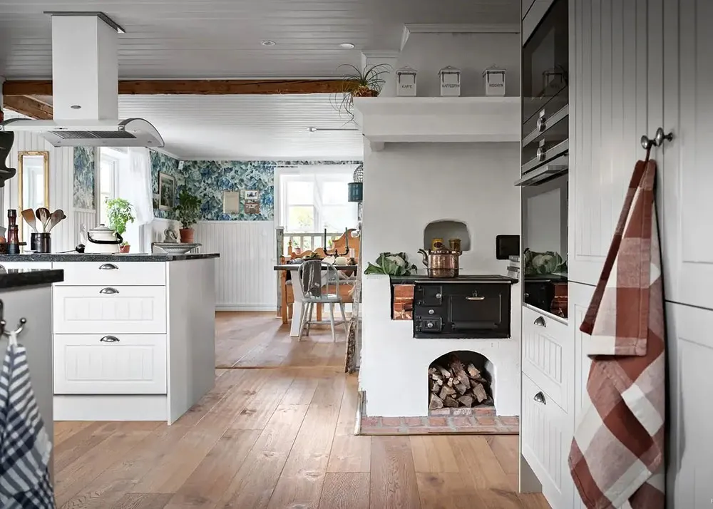 Acogedora casa de campo con papel pintado floral - Gallery image 9