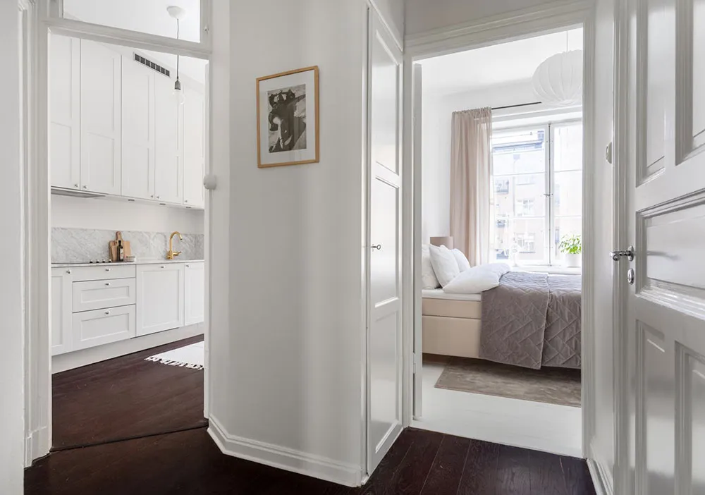 Темний під і біла меблі: квартира в Стокгольмі (90 кв. м) - Gallery image 22