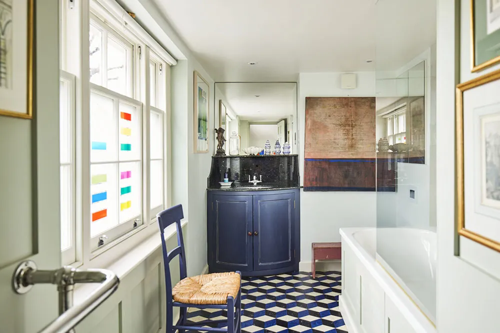 Bold Colors and Decor in Georgian Townhouse Interiors in London - Gallery image 25