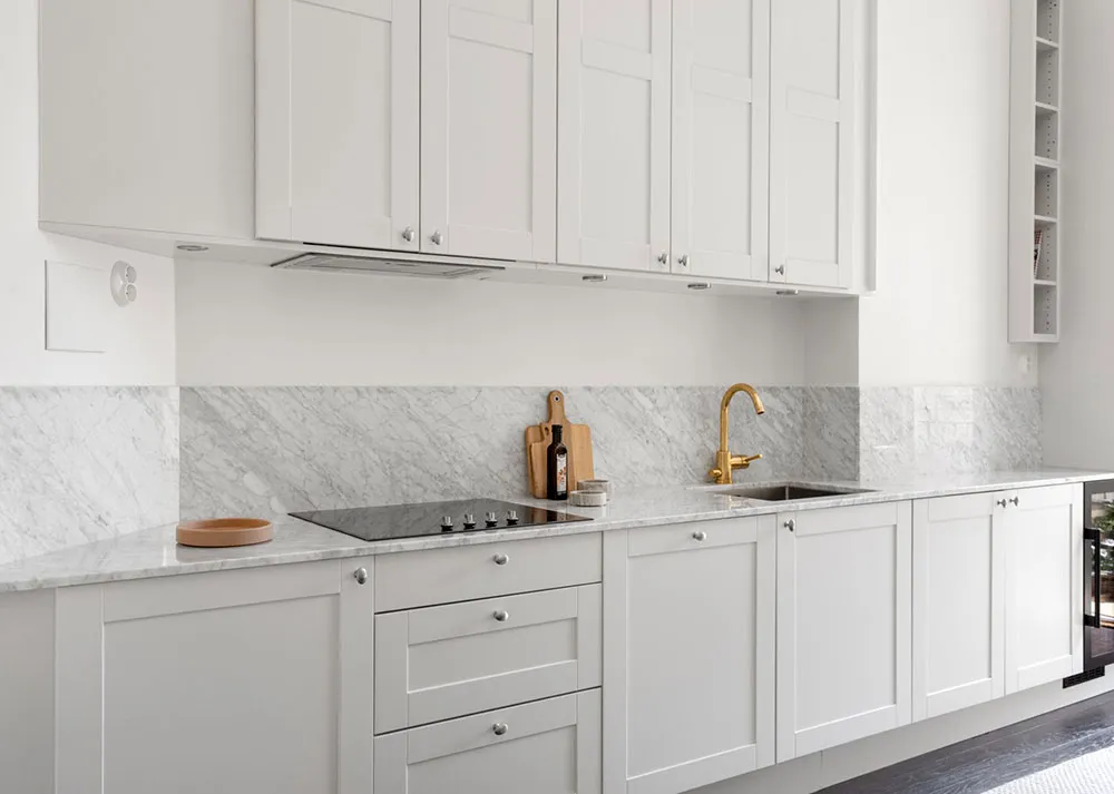 Темний під і біла меблі: квартира в Стокгольмі (90 кв. м) - Gallery image 18