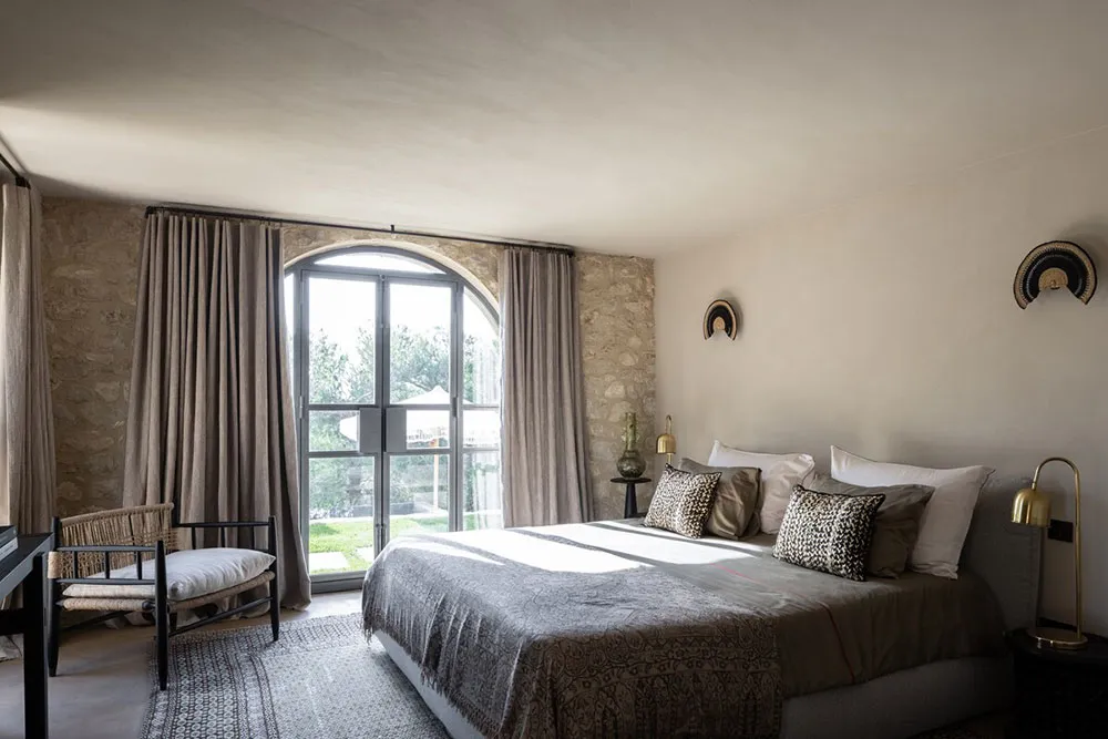 Beautiful villa on a hill in Provence, inspired by traditional regional architecture - Gallery image 11