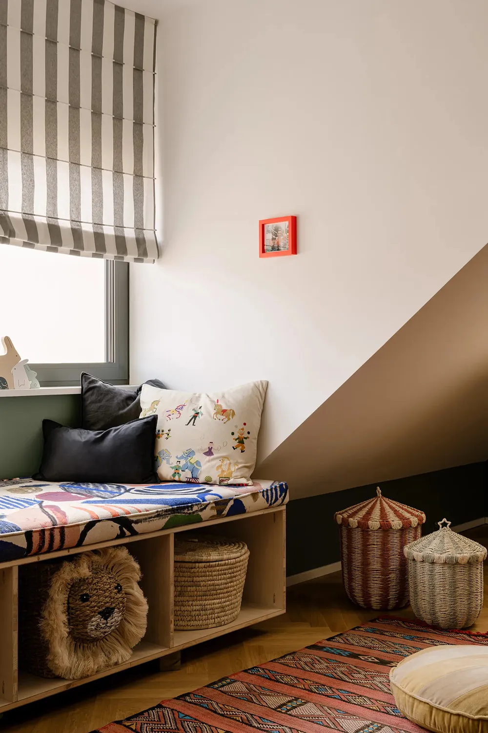 Urocze i nowoczesne mieszkanie rodzinalne pod dachem w Berlinie - Gallery image 7