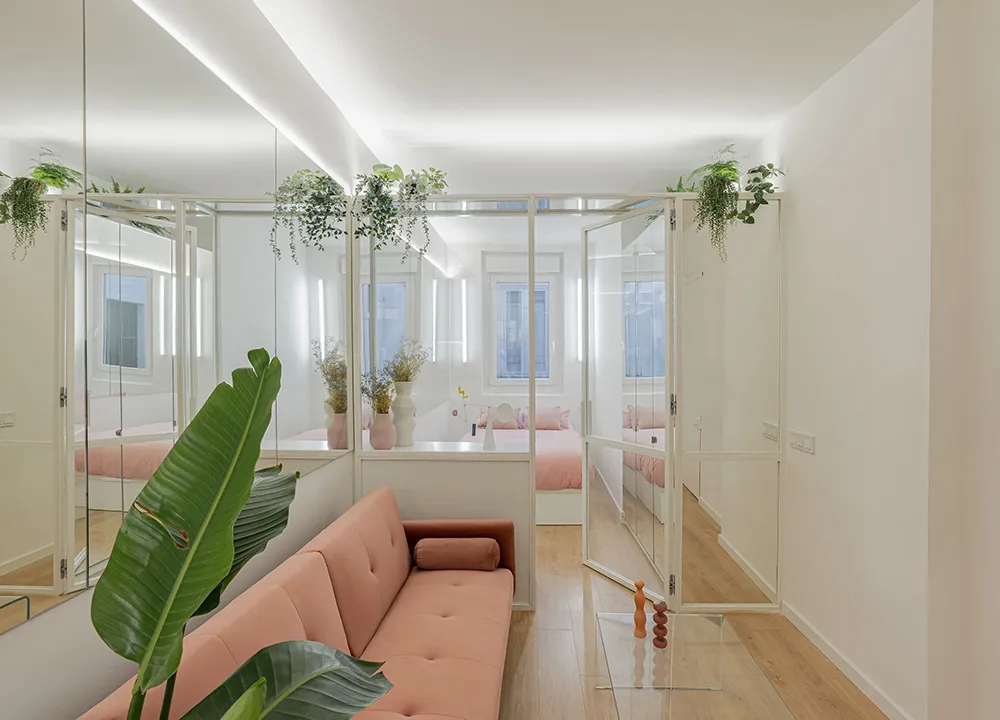 Pequeña y blanca vivienda con particiones de vidrio en Madrid (28 m²) - Gallery image 12