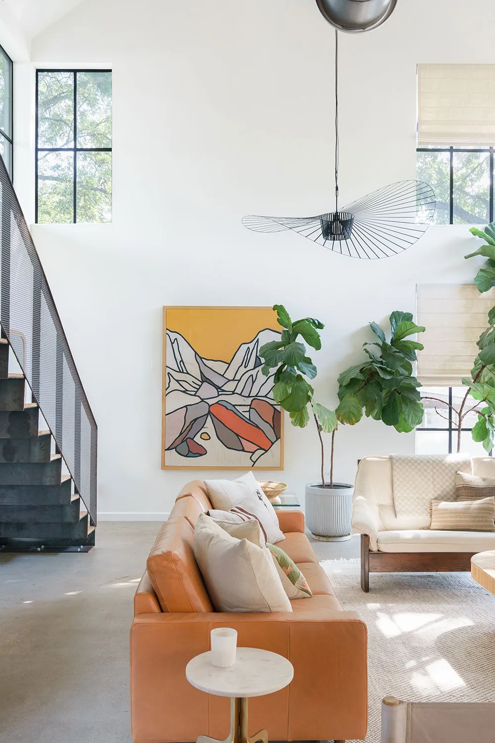 Intérieurs lumineux et chaleureux dans le style industriel à Austin - Gallery image 9