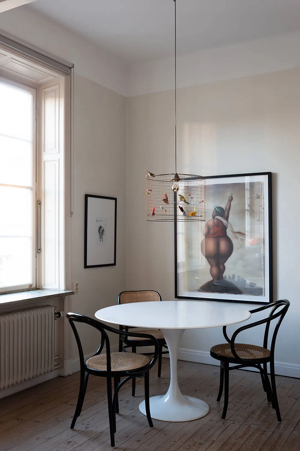 Kleine, elegante Wohnung mit rotem Schlafzimmer: Stockholm (57 qm) - Gallery image 9