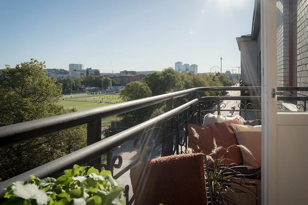 High ceilings and refined modern decor: small apartment in Goteborg (49 sqm) - Gallery image 26