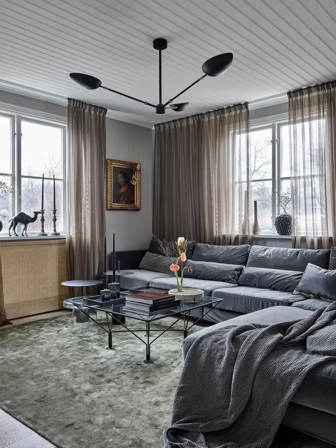 Fond d'écran floral et teintes vives : la maison de campagne suédoise aux accents de glamour - Gallery image 9