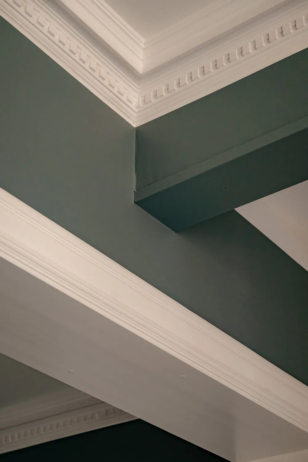 Schöne tiefe Wandfarben im Design einer kleinen Doppelwohnung in Schweden (44 qm) - 18