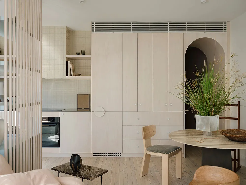 Interior agradable de apartamento pequeño con arcos en Sydney - Gallery image 2