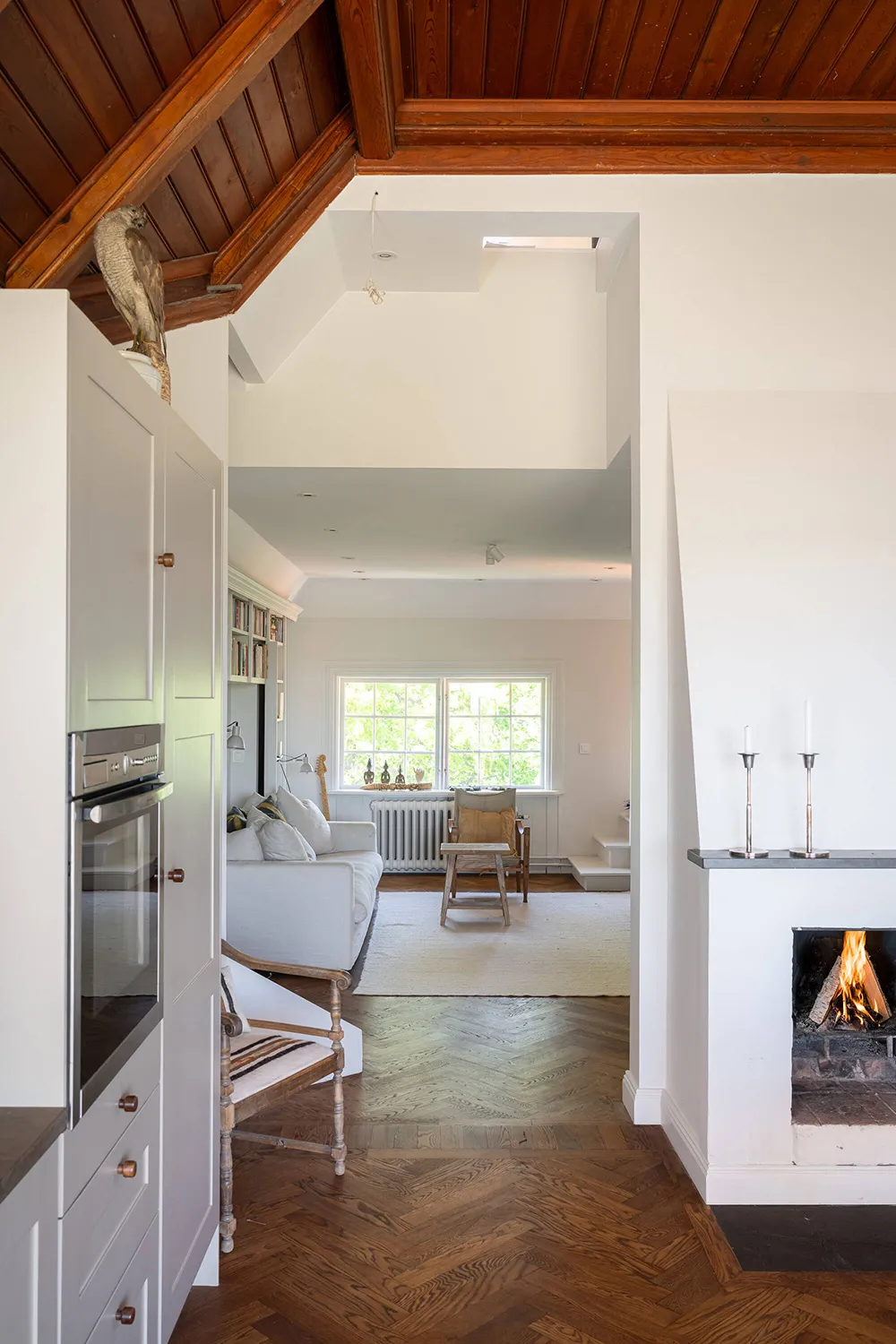 スウェーデンの湖畔にある、ナショナル・ロマンティック様式の美しいヴィラ - Gallery image 10