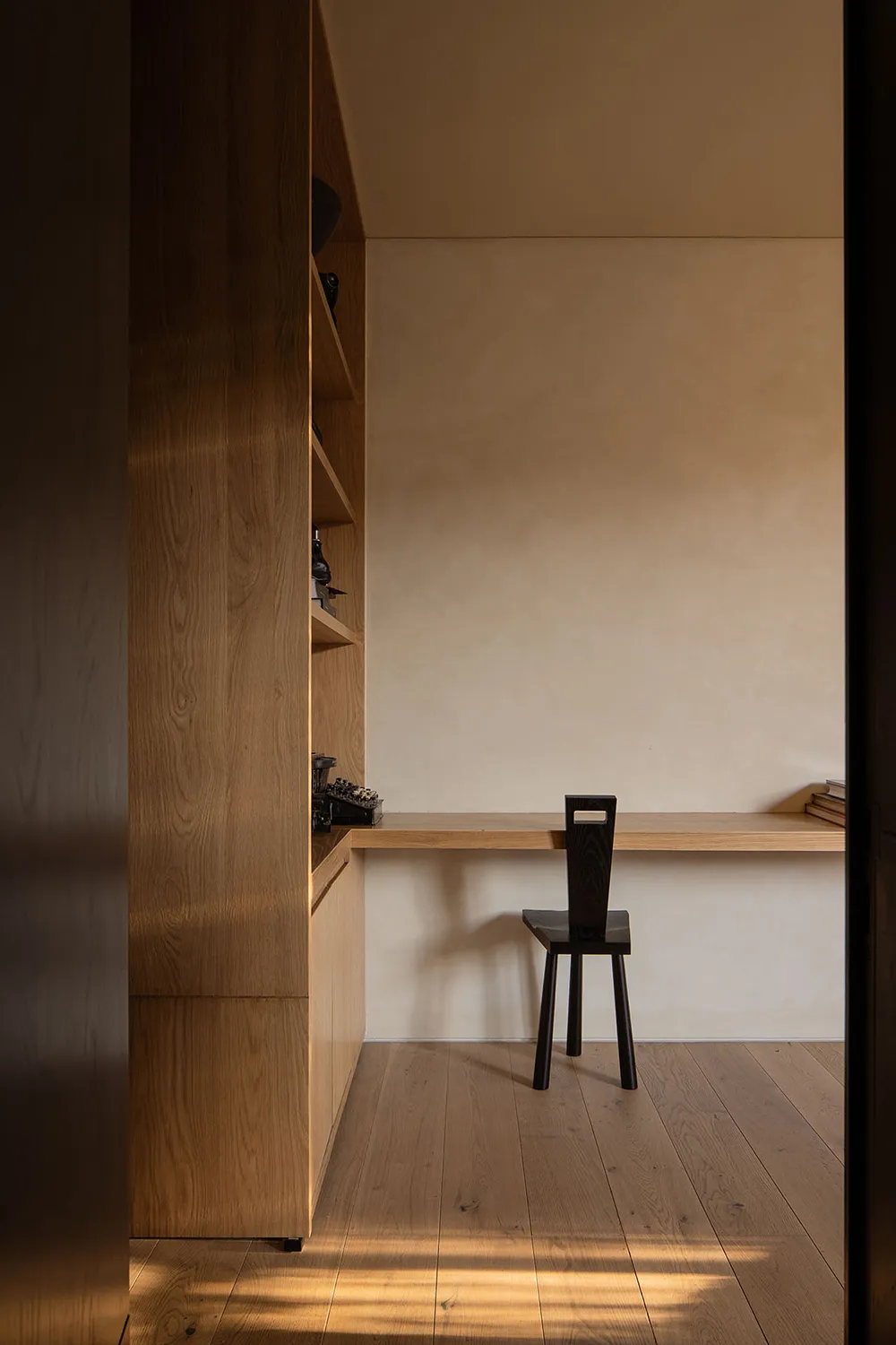 Spiel natürlichen Lichts in einem warmen, minimalen Interior in Mexiko - Gallery image 15