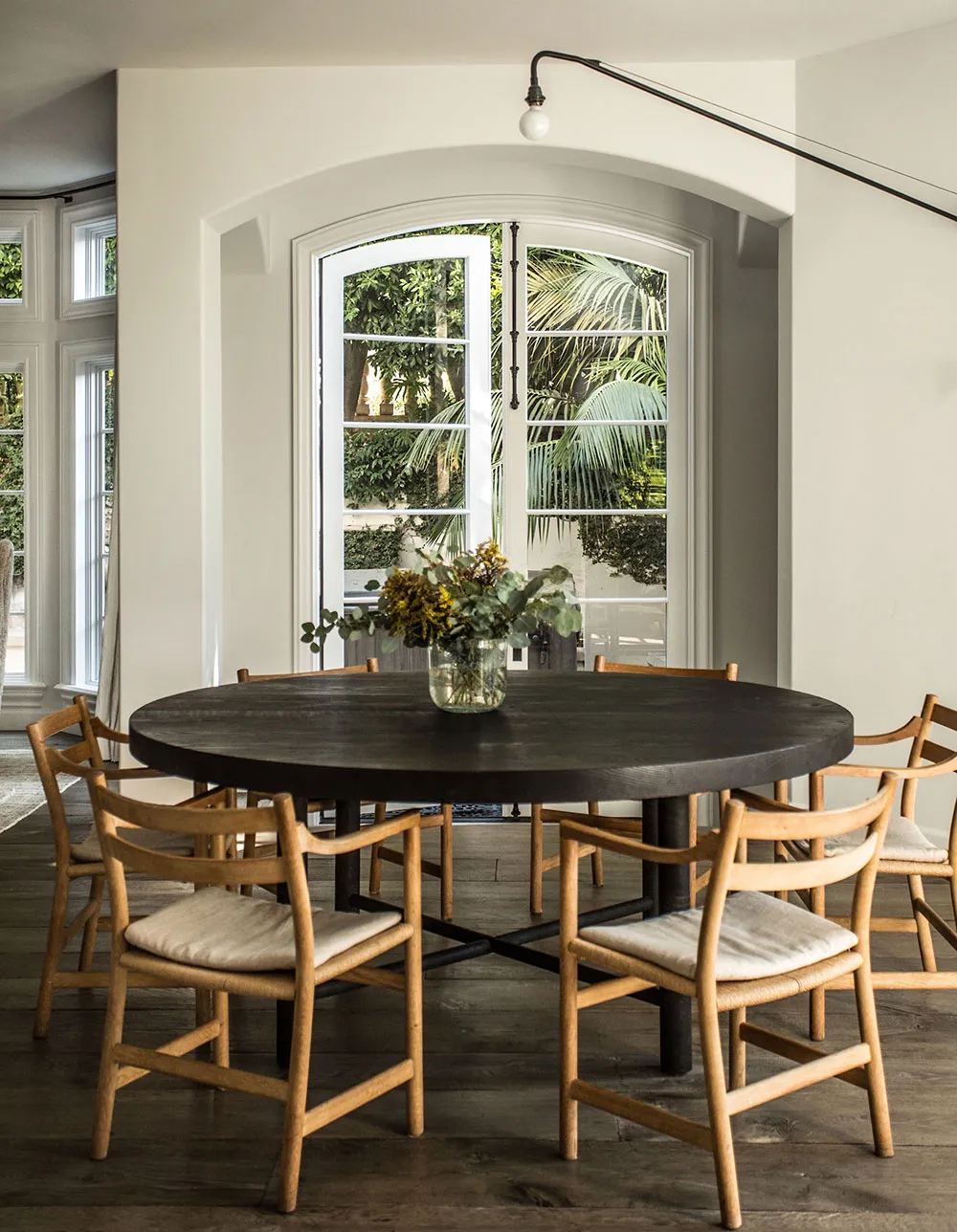 Роскошный дом в Лос-Анджелесе, в котором главное богатство — натуральные материалы и природа - Gallery image 4