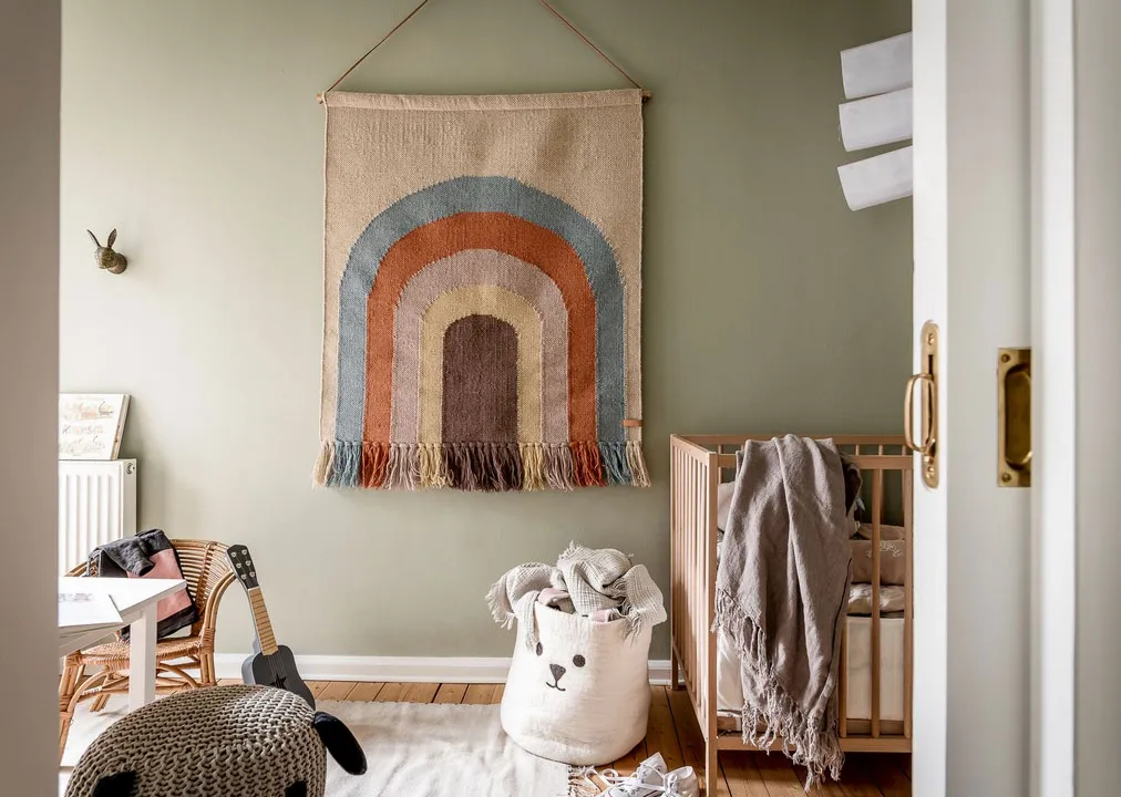 Blütenmuster in der Esszimmer und gemütliche Atmosphäre: Wohnung in Göteborg - Gallery image 19