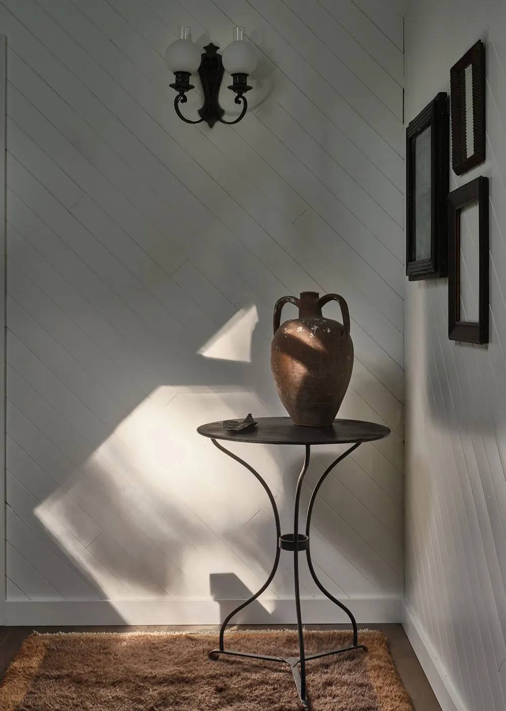 Стильный черный домик, затерянный в лесу - Gallery image 15