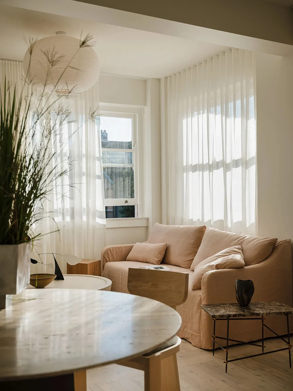 Interior agradable de apartamento pequeño con arcos en Sydney - Gallery image 8