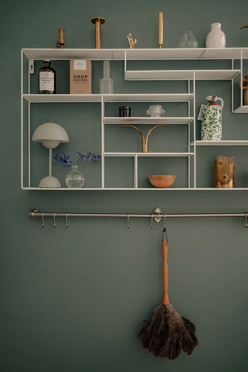 Schöne tiefe Wandfarben im Design einer kleinen Doppelwohnung in Schweden (44 qm) - 14