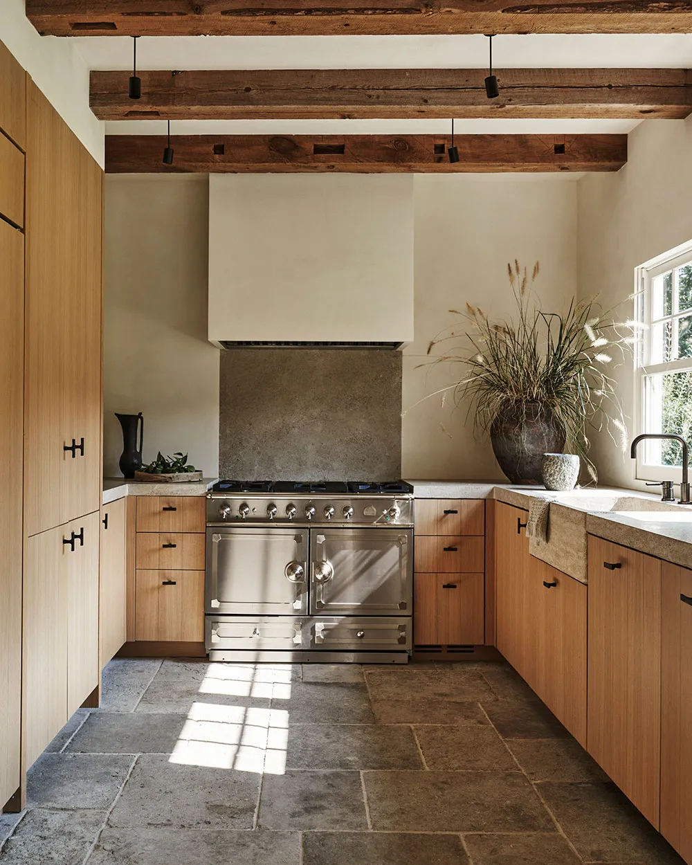 Wspaniały mix estetycznego designu i tradycyjnych elementów w domu projektanta Jordan Carlyle - Gallery image 7